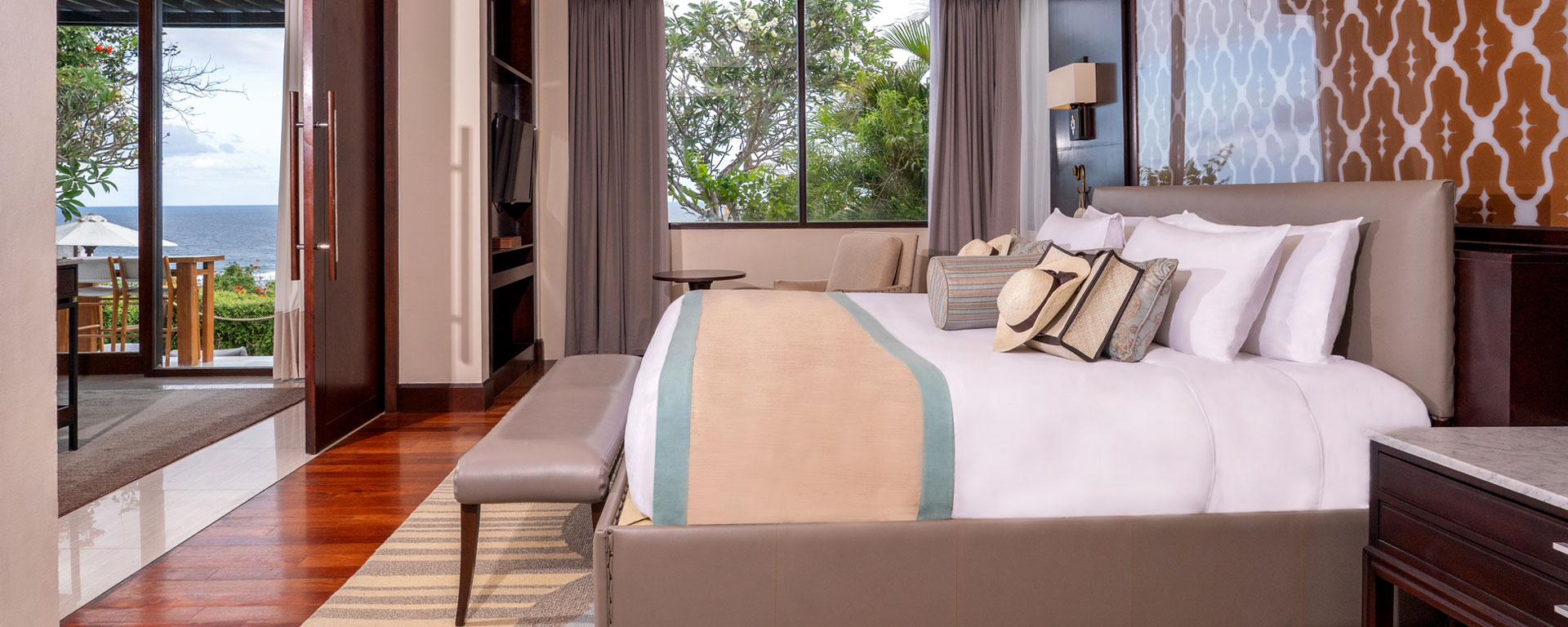 2 bedrooms villa with two full bathrooms, one with bathtub